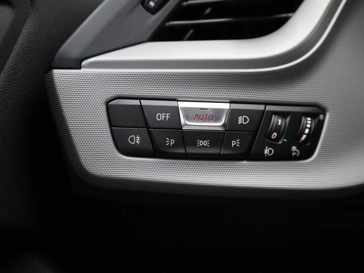 116i Executive | Automaat | Parkeer sensoren | Navigatie | Virtual cockpit | Cruise control | Bluetooth | Apple Carplay | Stoel verwarming | Climate control