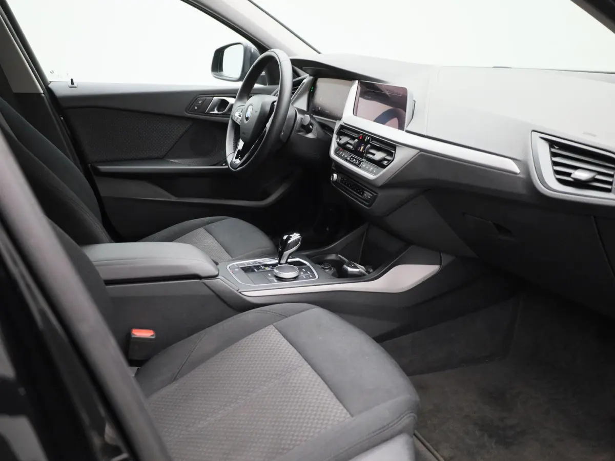116i Executive | Automaat | Parkeer sensoren | Navigatie | Virtual cockpit | Cruise control | Bluetooth | Apple Carplay | Stoel verwarming | Climate control