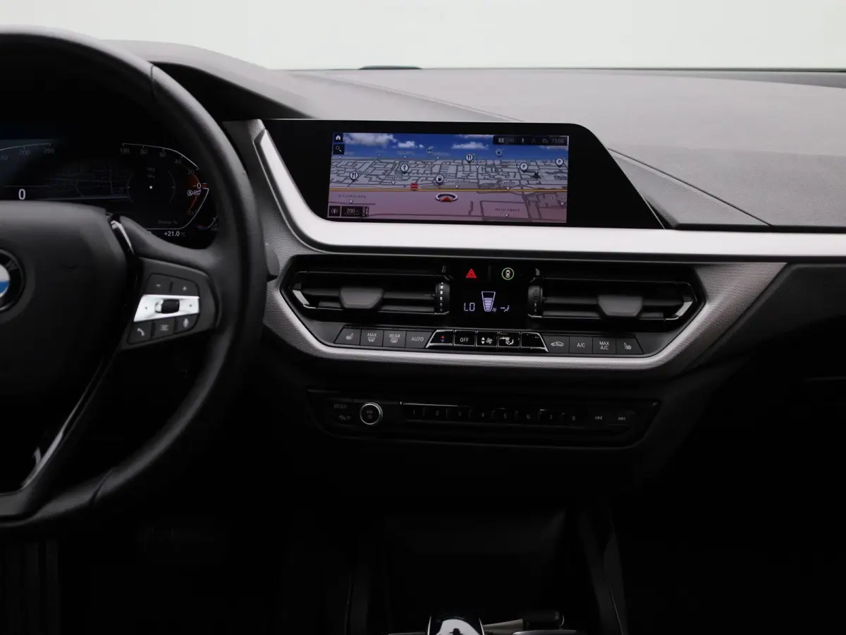 116i Executive | Automaat | Parkeer sensoren | Navigatie | Virtual cockpit | Cruise control | Bluetooth | Apple Carplay | Stoel verwarming | Climate control