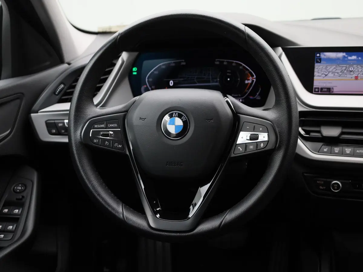 116i Executive | Automaat | Parkeer sensoren | Navigatie | Virtual cockpit | Cruise control | Bluetooth | Apple Carplay | Stoel verwarming | Climate control