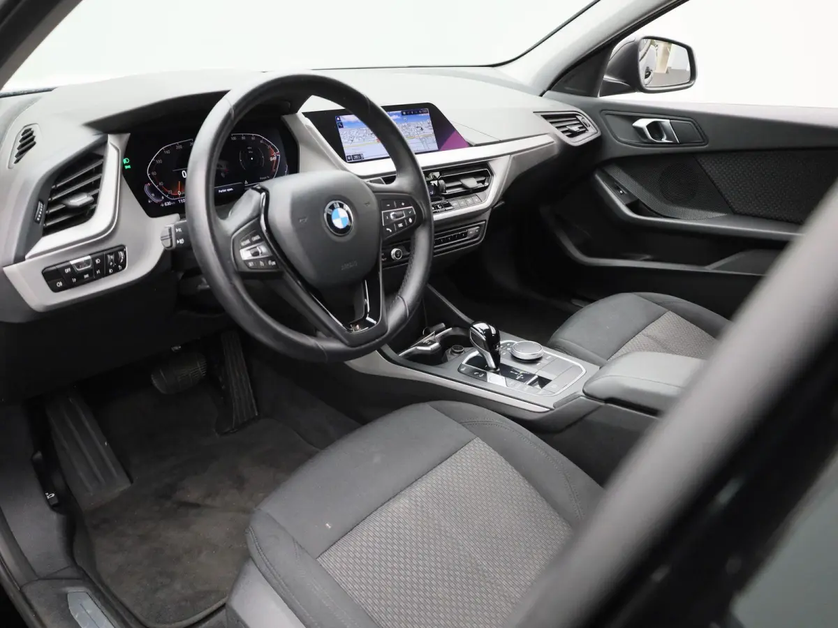 116i Executive | Automaat | Parkeer sensoren | Navigatie | Virtual cockpit | Cruise control | Bluetooth | Apple Carplay | Stoel verwarming | Climate control