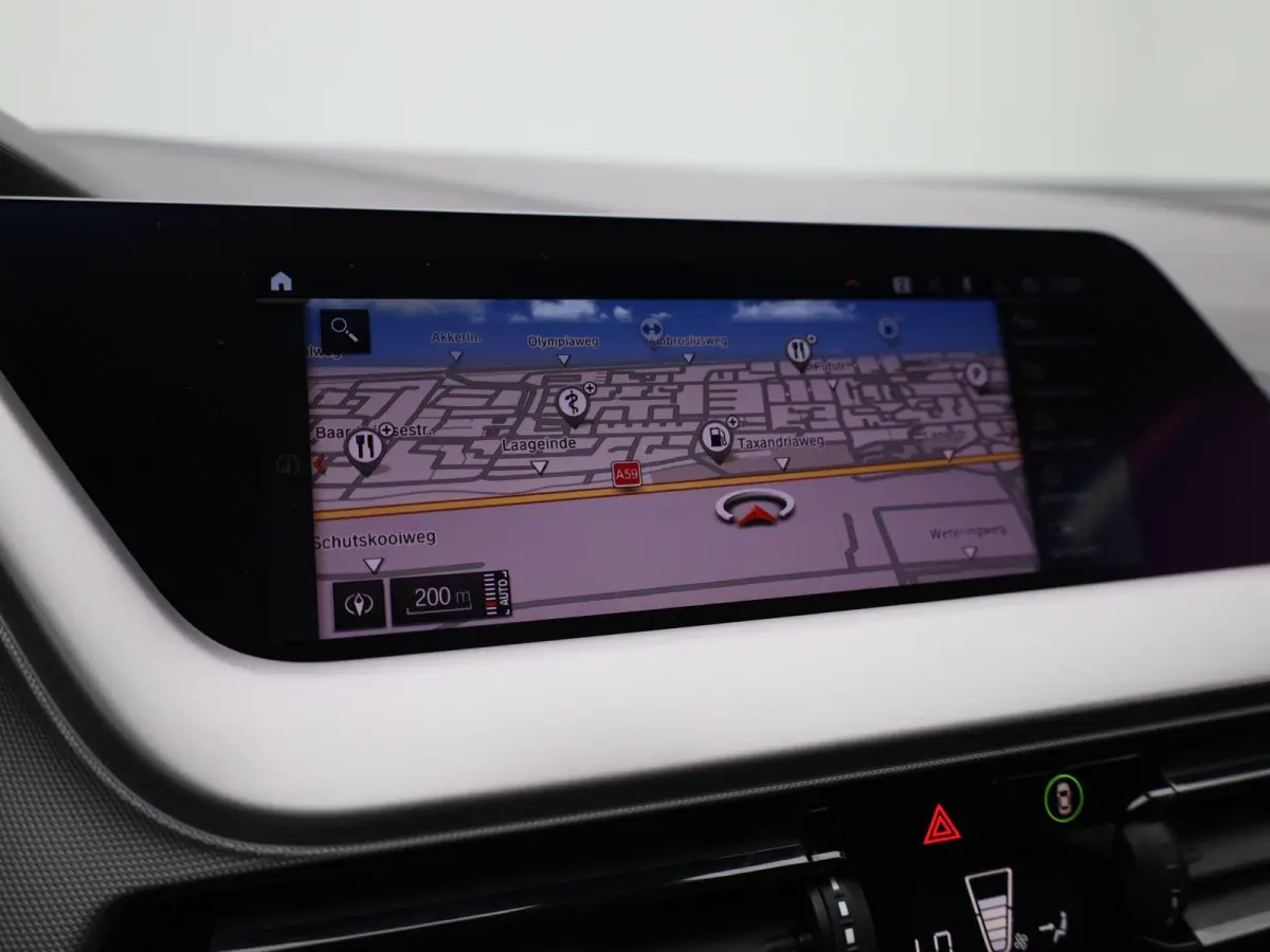 116i Executive | Automaat | Parkeer sensoren | Navigatie | Virtual cockpit | Cruise control | Bluetooth | Apple Carplay | Stoel verwarming | Climate control