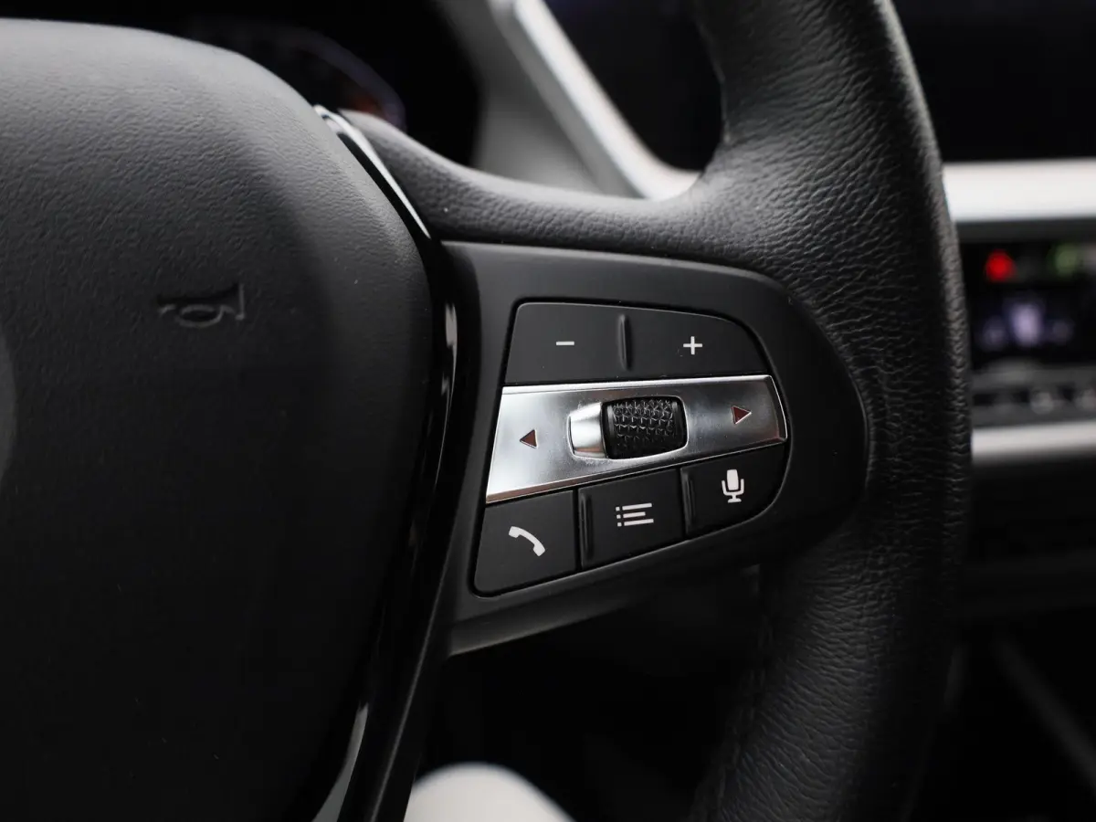 116i Executive | Automaat | Parkeer sensoren | Navigatie | Virtual cockpit | Cruise control | Bluetooth | Apple Carplay | Stoel verwarming | Climate control