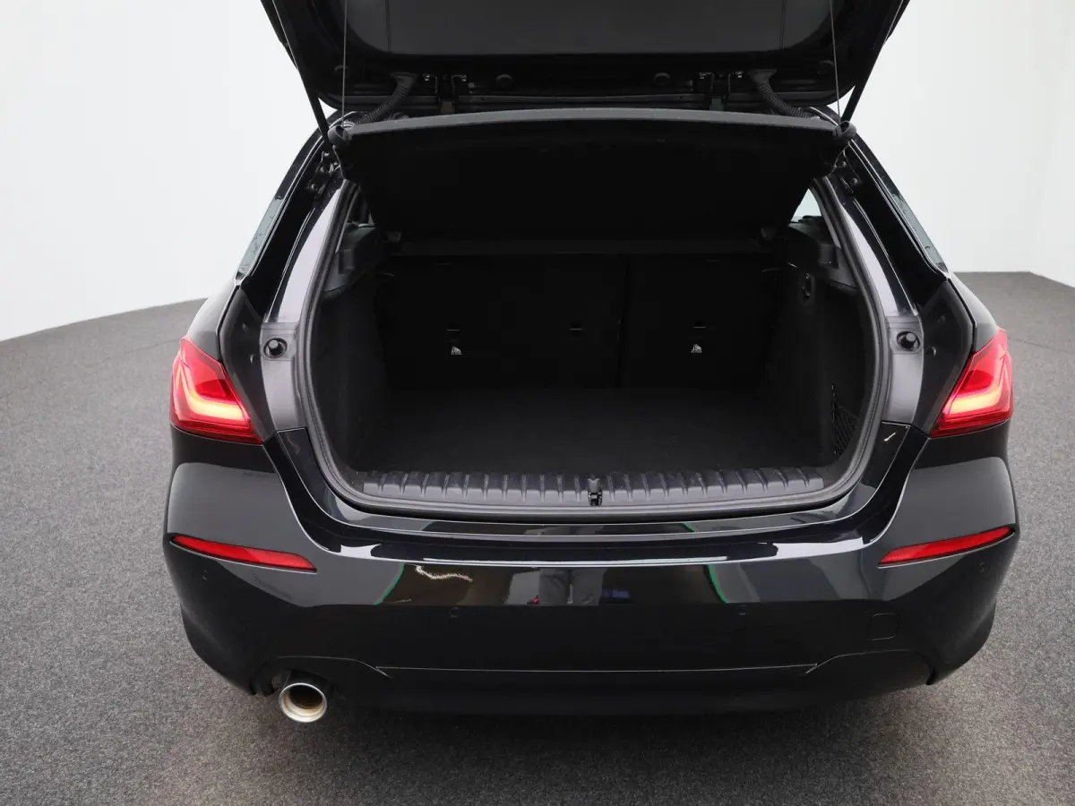 116i Executive | Automaat | Parkeer sensoren | Navigatie | Virtual cockpit | Cruise control | Bluetooth | Apple Carplay | Stoel verwarming | Climate control