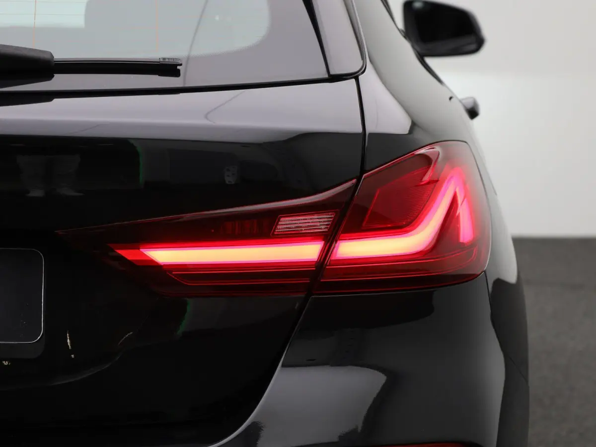 116i Executive | Automaat | Parkeer sensoren | Navigatie | Virtual cockpit | Cruise control | Bluetooth | Apple Carplay | Stoel verwarming | Climate control
