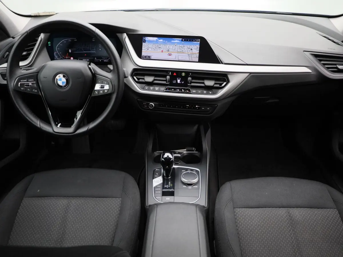 116i Executive | Automaat | Parkeer sensoren | Navigatie | Virtual cockpit | Cruise control | Bluetooth | Apple Carplay | Stoel verwarming | Climate control