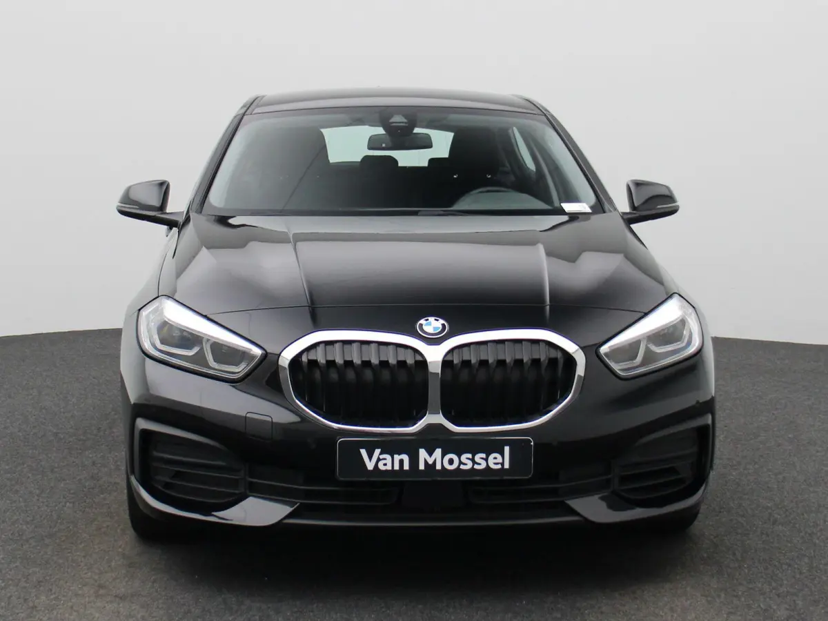 116i Executive | Automaat | Parkeer sensoren | Navigatie | Virtual cockpit | Cruise control | Bluetooth | Apple Carplay | Stoel verwarming | Climate control