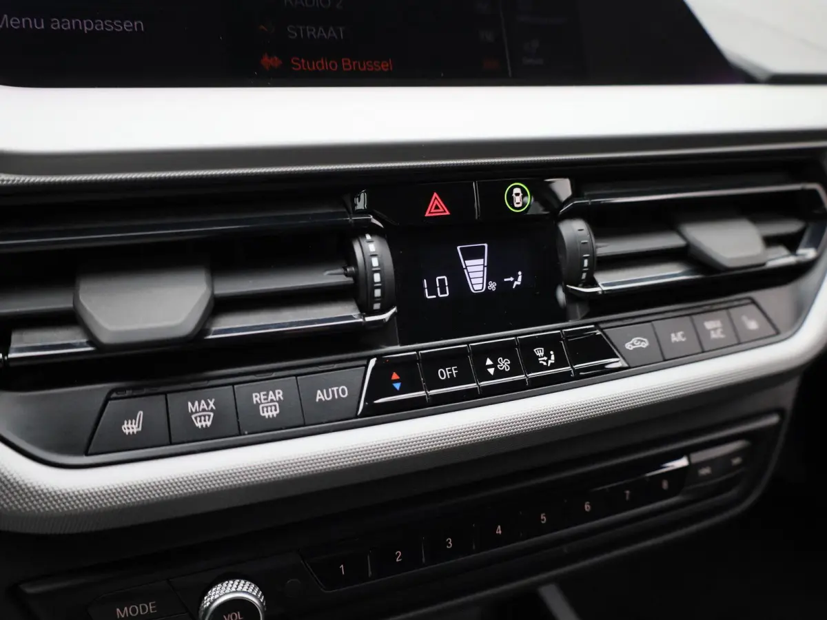 116i Executive | Automaat | Parkeer sensoren | Navigatie | Virtual cockpit | Cruise control | Bluetooth | Apple Carplay | Stoel verwarming | Climate control