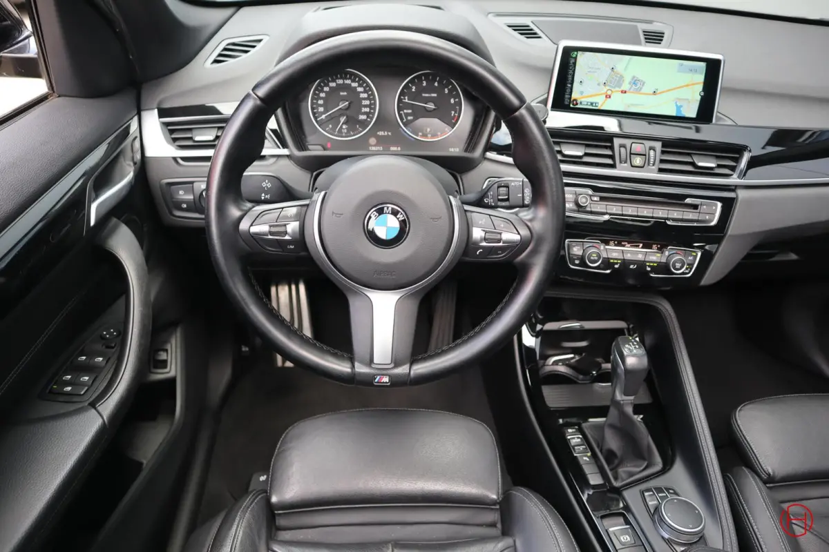 sDrive20i M-Sport / Panoramadak / Leder / Cruise / PDC