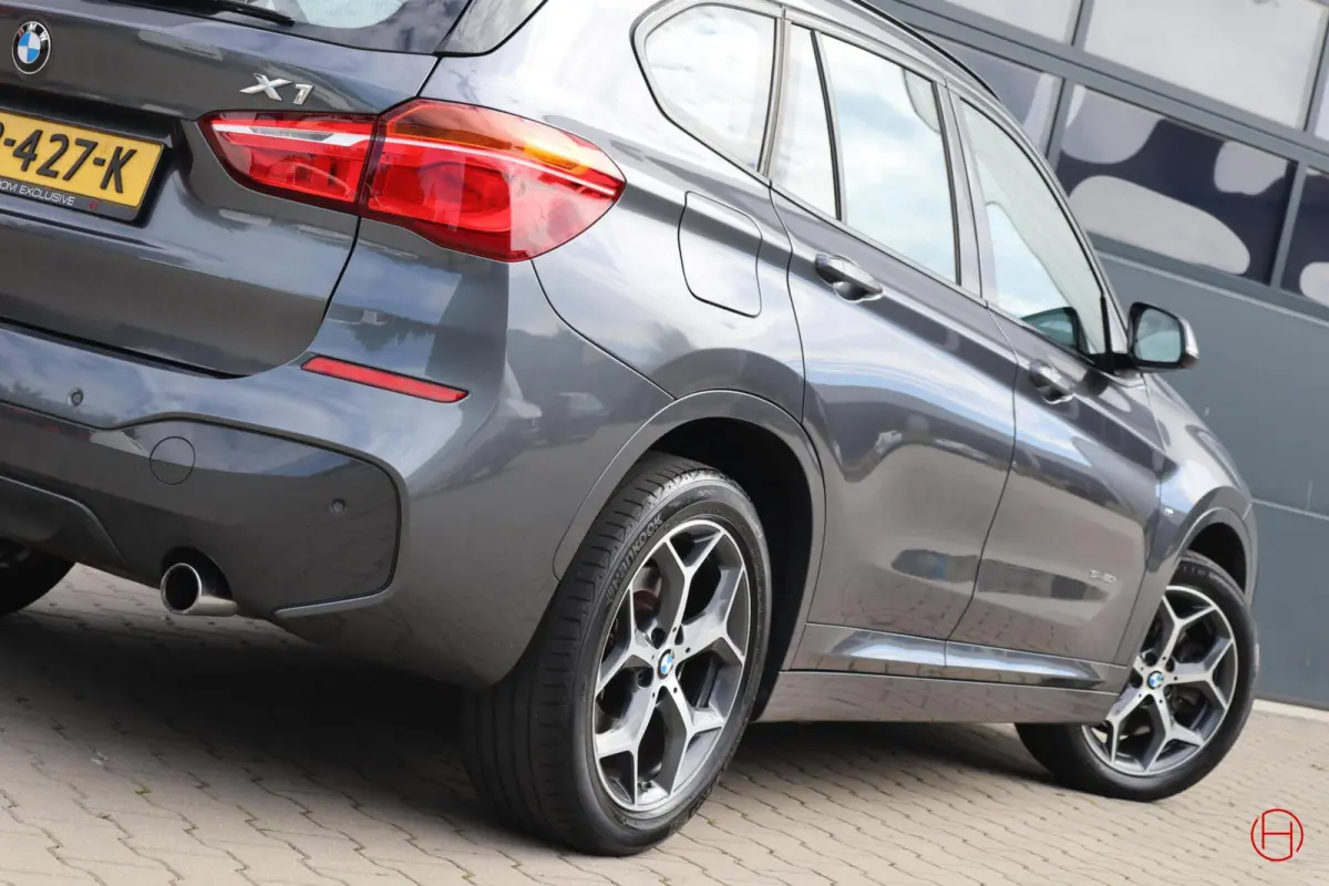 sDrive20i M-Sport / Panoramadak / Leder / Cruise / PDC