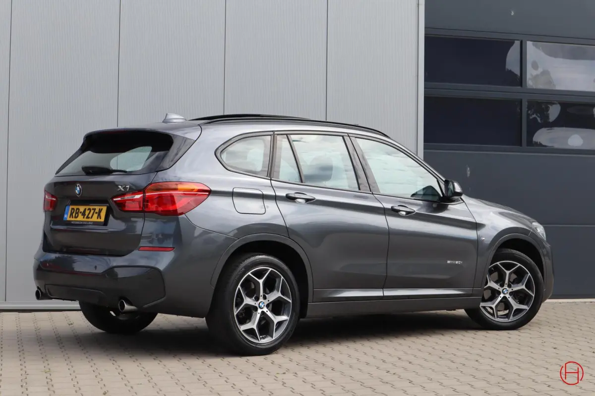 sDrive20i M-Sport / Panoramadak / Leder / Cruise / PDC