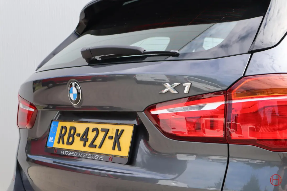 sDrive20i M-Sport / Panoramadak / Leder / Cruise / PDC