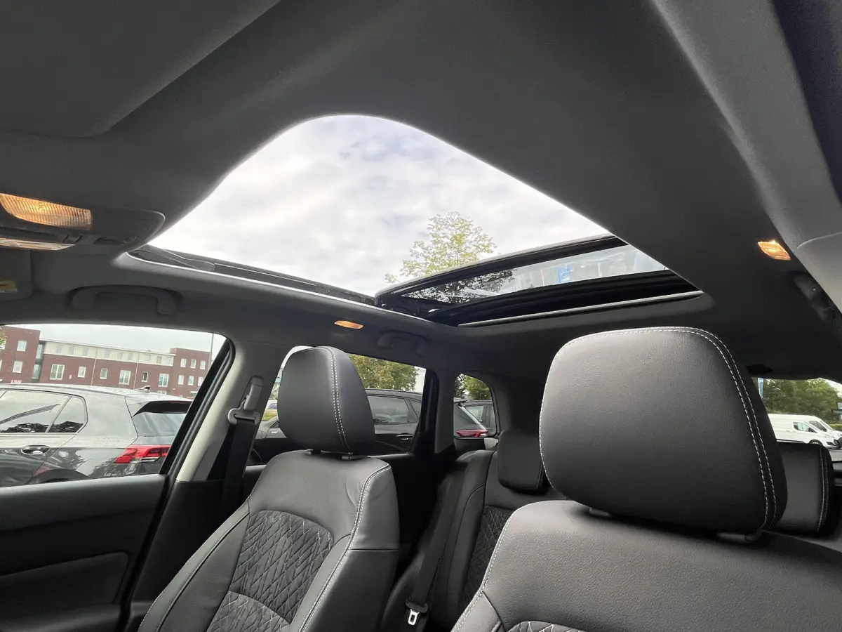 1.4 Boosterjet Smart Hybrid Style Automaat | €2.000,- voordeel | Meerdere kleuren leverbaar | Pano | Adapt. Cruise | Camera | Dodehoek | Rijstrook | Stoelverwarming | etc. etc.