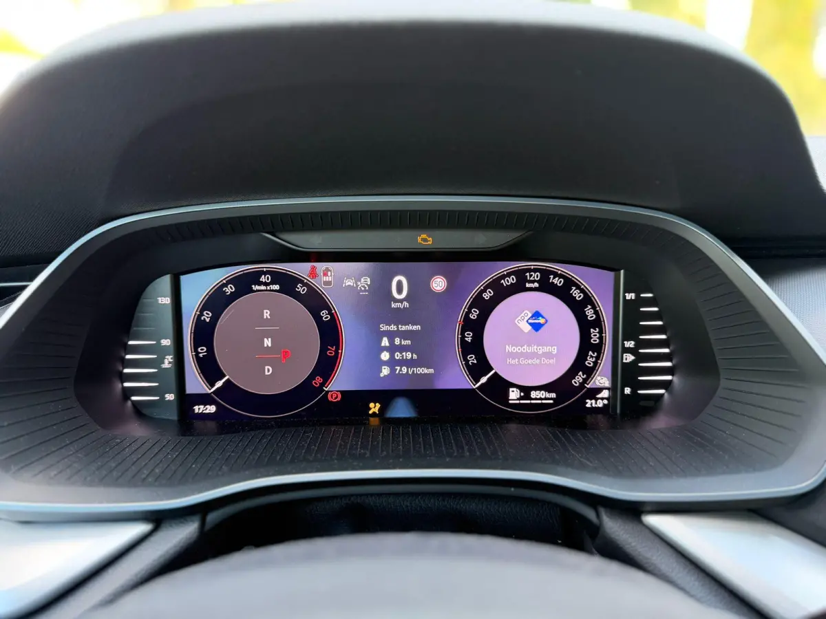 1.5 TSI MHEV Business Edition Plus | Automaat | LED Koplampen | Navigatie | Climate Control | Adaptive Cruise Control | Apple Carplay/Android Auto | Elektrische achterklep | Privacy Glass | 