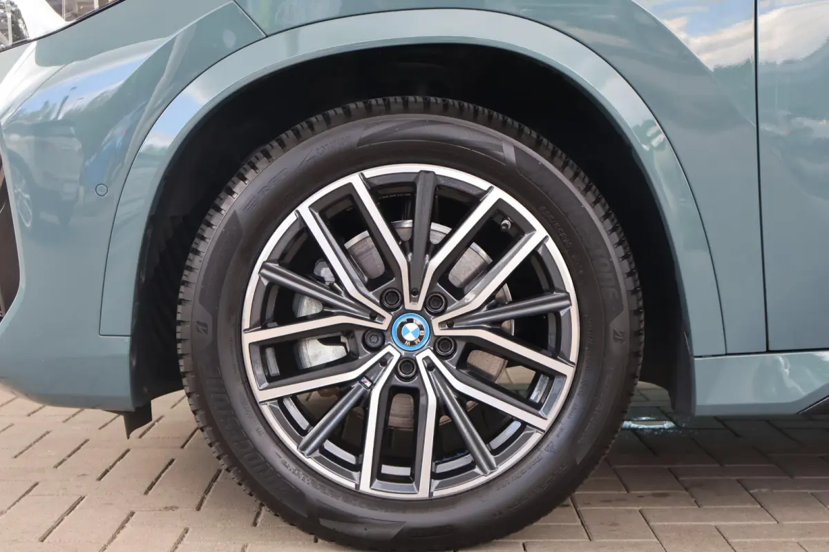 eDrive20 67 kWh | M Sport | Driving Assistant Plus | Trekhaak | Premium Pack | Panoramadak