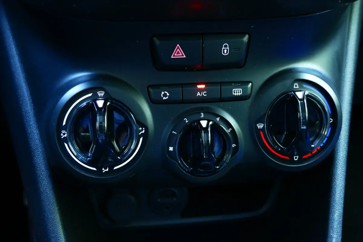 1.2 PURTECH 110PK BLUE LION / NAVI / LED / AIRCO / PDC / BLUETOOTH / CRUISECONTROL / 2E EIGENAAR / SCHITTERENDE STAAT !!