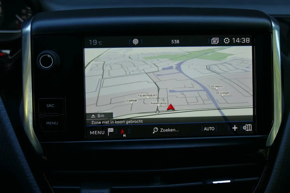 1.2 PURTECH 110PK BLUE LION / NAVI / LED / AIRCO / PDC / BLUETOOTH / CRUISECONTROL / 2E EIGENAAR / SCHITTERENDE STAAT !!