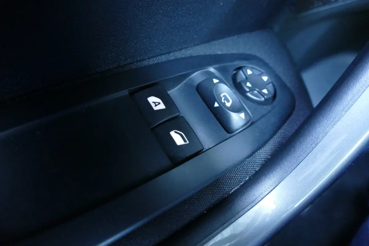 1.2 PURTECH 110PK BLUE LION / NAVI / LED / AIRCO / PDC / BLUETOOTH / CRUISECONTROL / 2E EIGENAAR / SCHITTERENDE STAAT !!