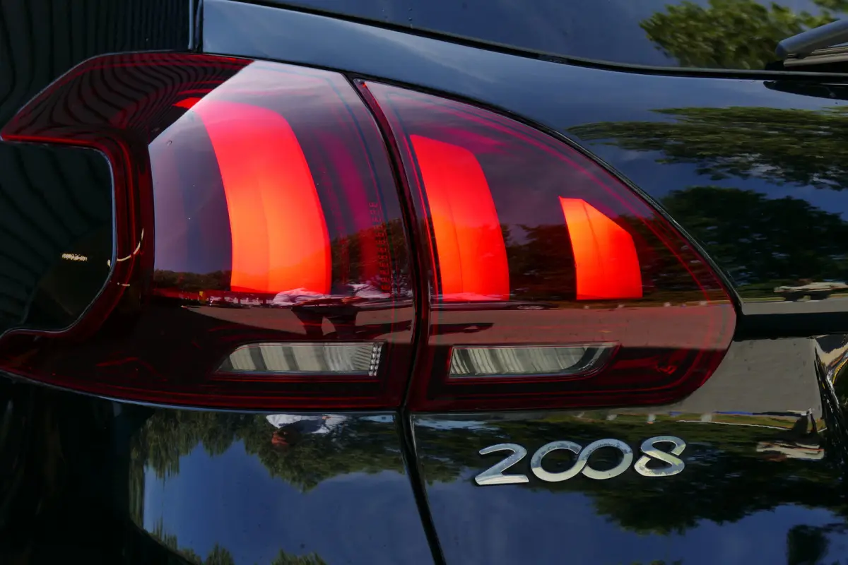 1.2 PURTECH 110PK BLUE LION / NAVI / LED / AIRCO / PDC / BLUETOOTH / CRUISECONTROL / 2E EIGENAAR / SCHITTERENDE STAAT !!