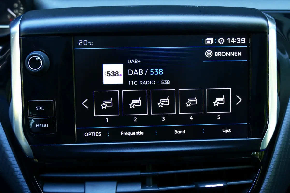 1.2 PURTECH 110PK BLUE LION / NAVI / LED / AIRCO / PDC / BLUETOOTH / CRUISECONTROL / 2E EIGENAAR / SCHITTERENDE STAAT !!