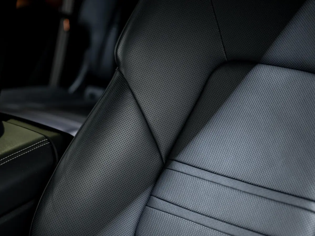 3.0 E-Hybrid | SportDesign | Burmester | PDCC | Achterasbest. | Trekhaak | Sportuitlaat |