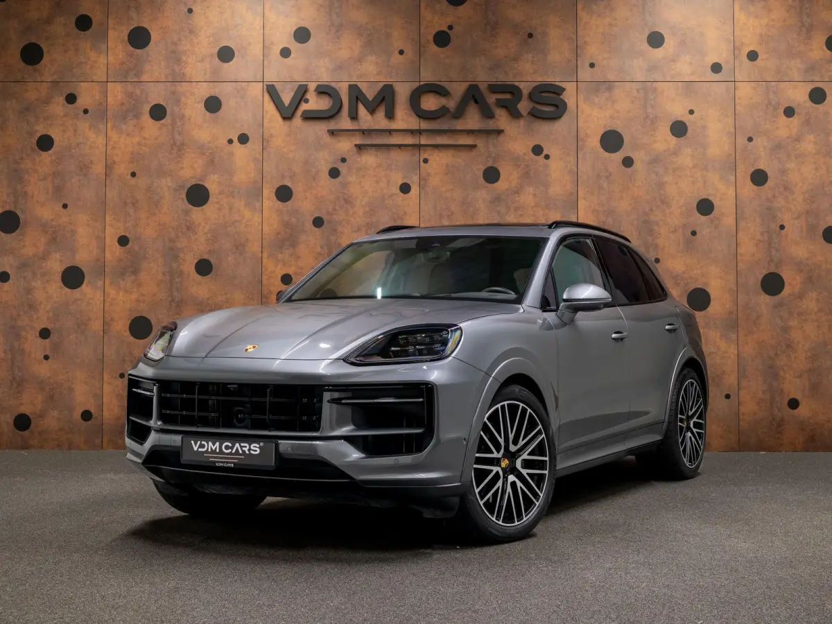 3.0 E-Hybrid | SportDesign | Burmester | PDCC | Achterasbest. | Trekhaak | Sportuitlaat |
