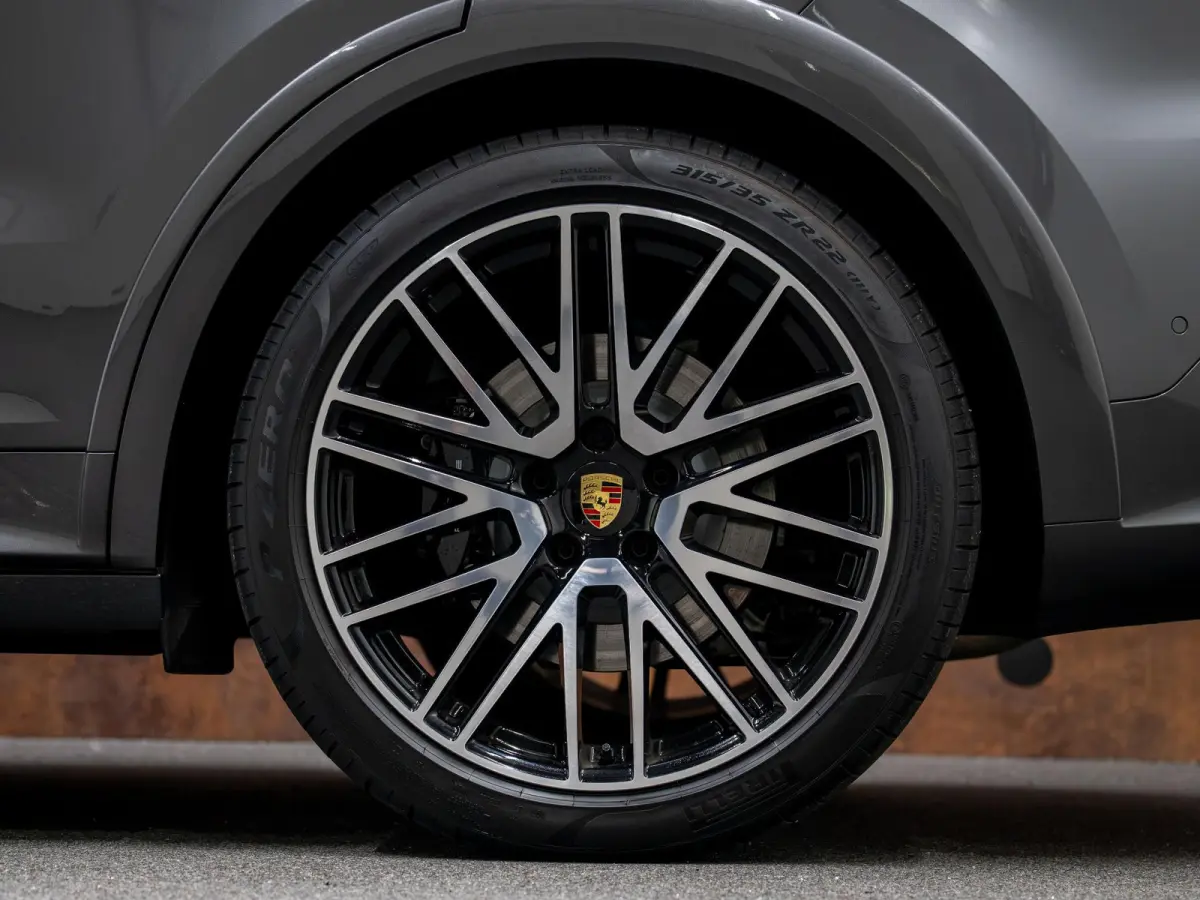 3.0 E-Hybrid | SportDesign | Burmester | PDCC | Achterasbest. | Trekhaak | Sportuitlaat |