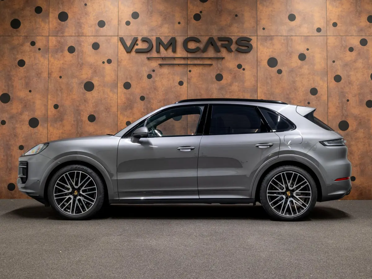3.0 E-Hybrid | SportDesign | Burmester | PDCC | Achterasbest. | Trekhaak | Sportuitlaat |