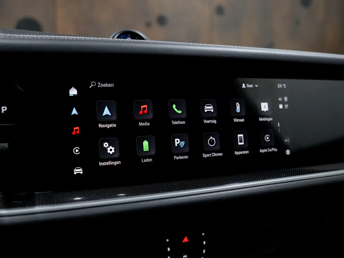 3.0 E-Hybrid | SportDesign | Burmester | PDCC | Achterasbest. | Trekhaak | Sportuitlaat |