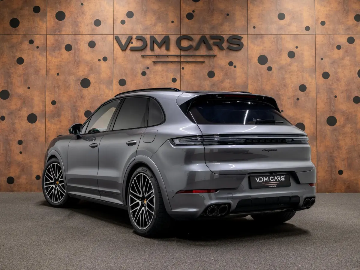 3.0 E-Hybrid | SportDesign | Burmester | PDCC | Achterasbest. | Trekhaak | Sportuitlaat |