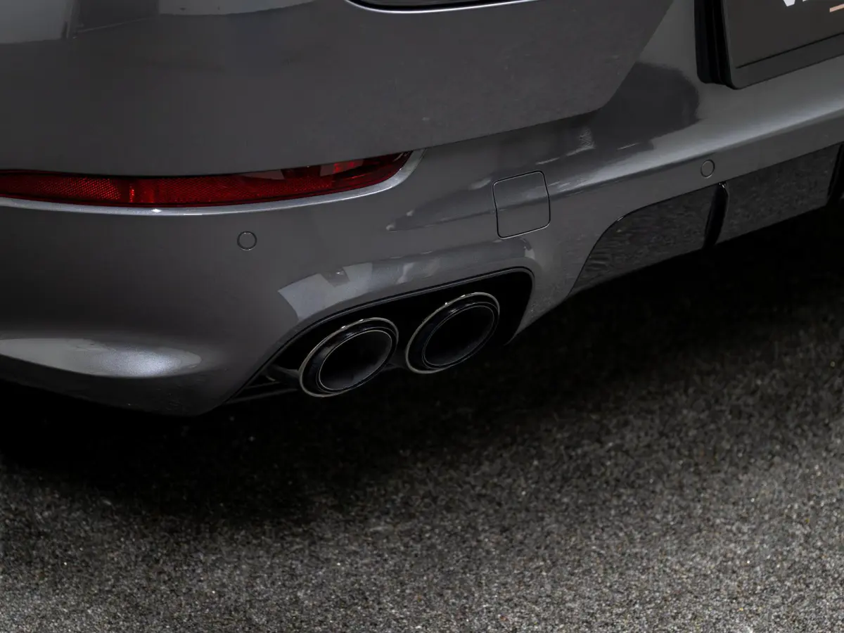 3.0 E-Hybrid | SportDesign | Burmester | PDCC | Achterasbest. | Trekhaak | Sportuitlaat |