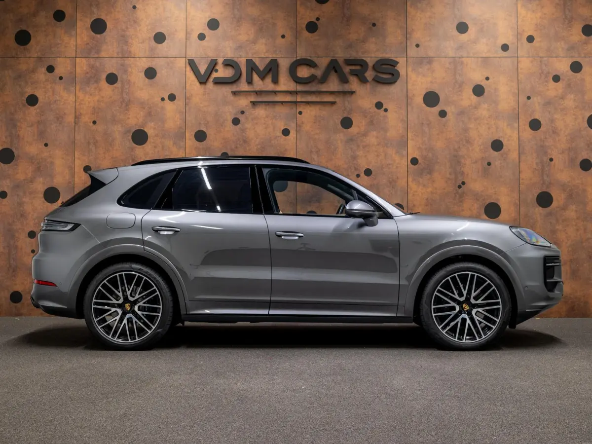 3.0 E-Hybrid | SportDesign | Burmester | PDCC | Achterasbest. | Trekhaak | Sportuitlaat |