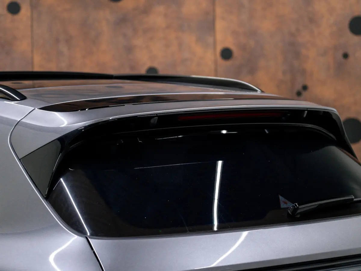 3.0 E-Hybrid | SportDesign | Burmester | PDCC | Achterasbest. | Trekhaak | Sportuitlaat |