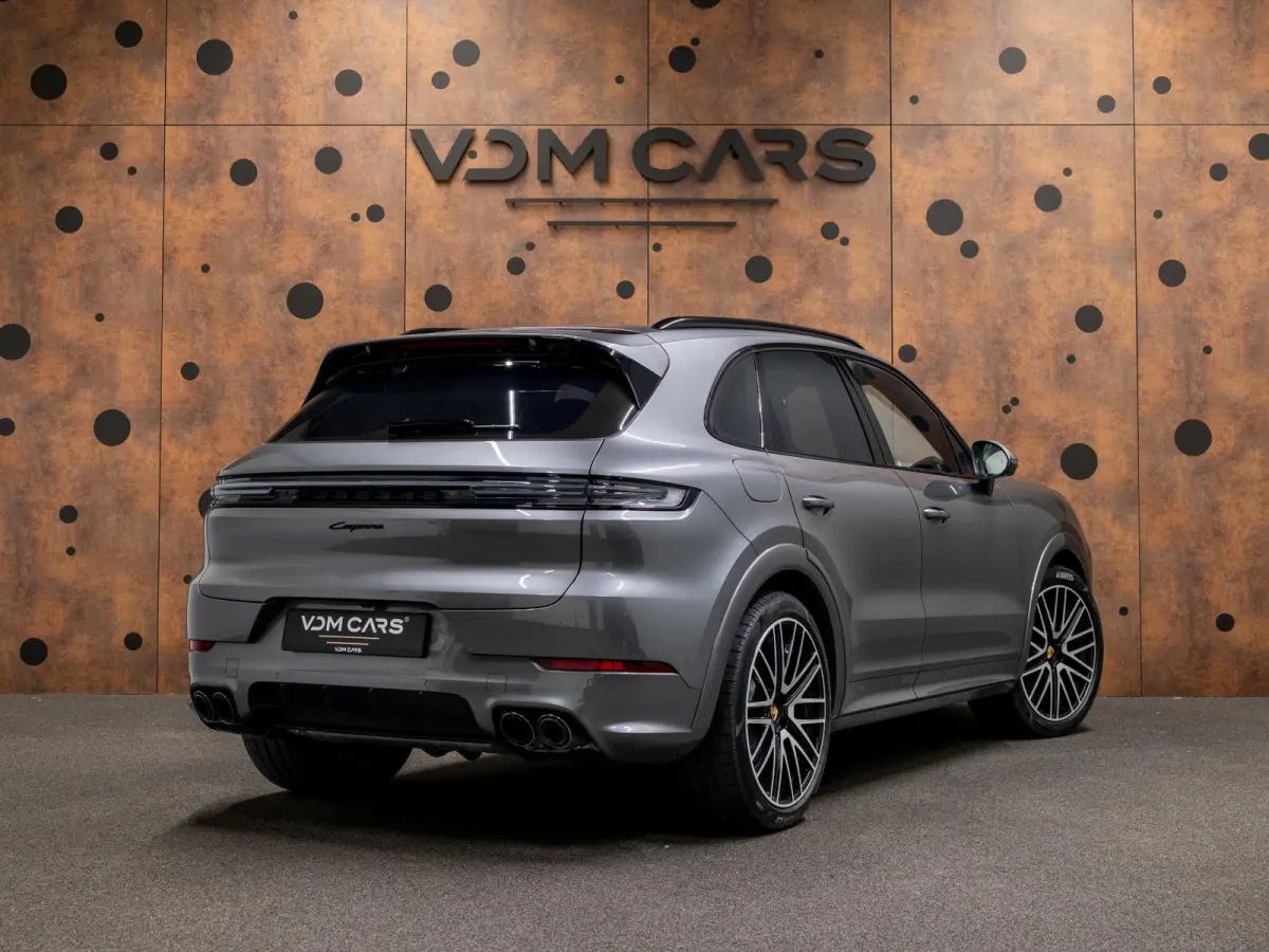 3.0 E-Hybrid | SportDesign | Burmester | PDCC | Achterasbest. | Trekhaak | Sportuitlaat |