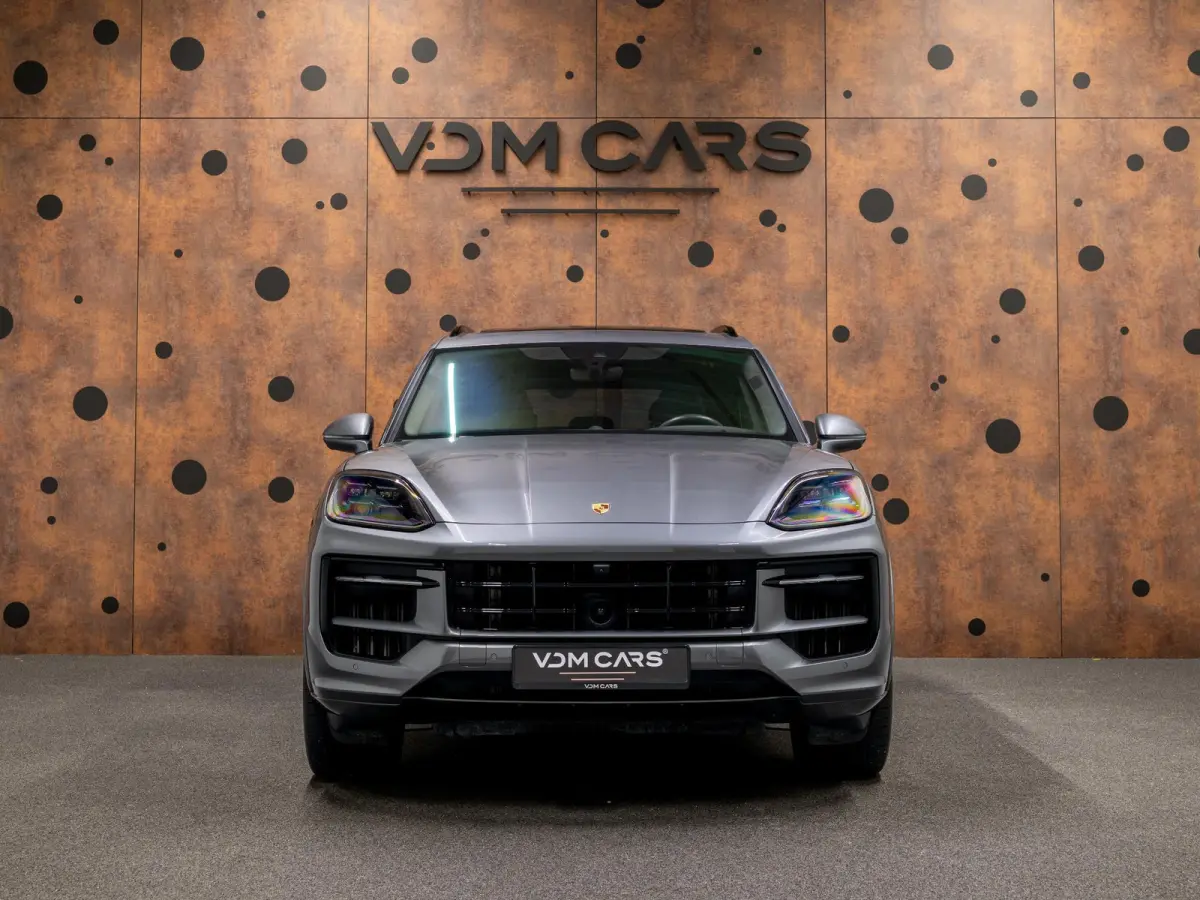 3.0 E-Hybrid | SportDesign | Burmester | PDCC | Achterasbest. | Trekhaak | Sportuitlaat |