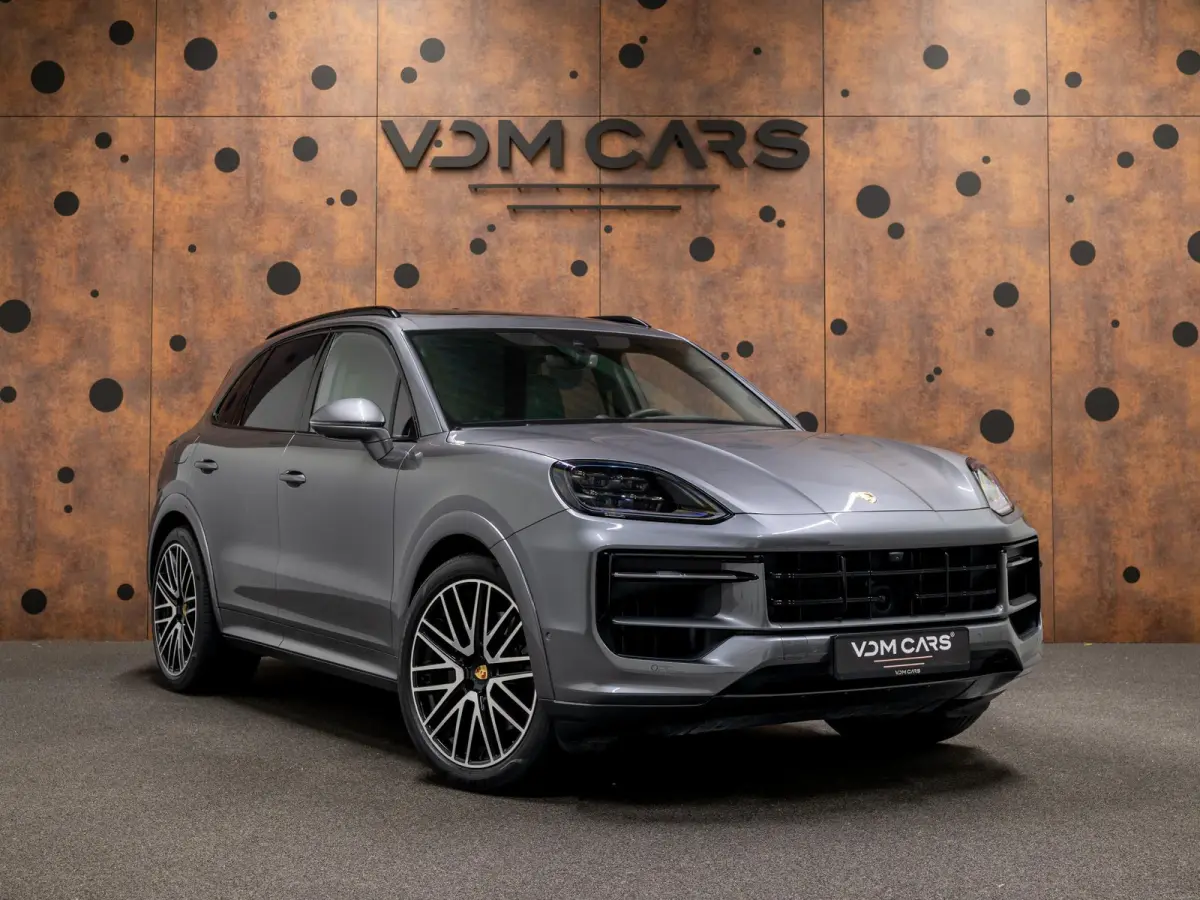 3.0 E-Hybrid | SportDesign | Burmester | PDCC | Achterasbest. | Trekhaak | Sportuitlaat |