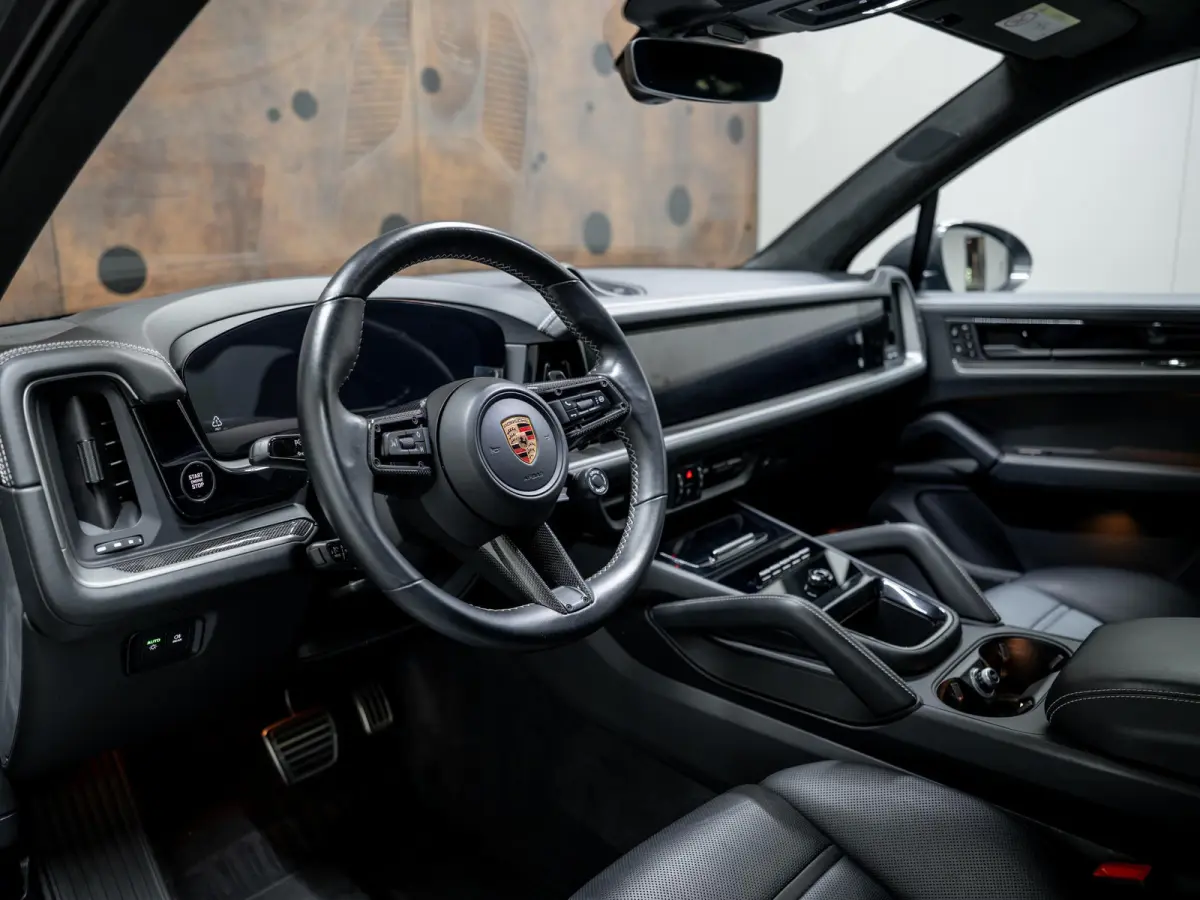 3.0 E-Hybrid | SportDesign | Burmester | PDCC | Achterasbest. | Trekhaak | Sportuitlaat |