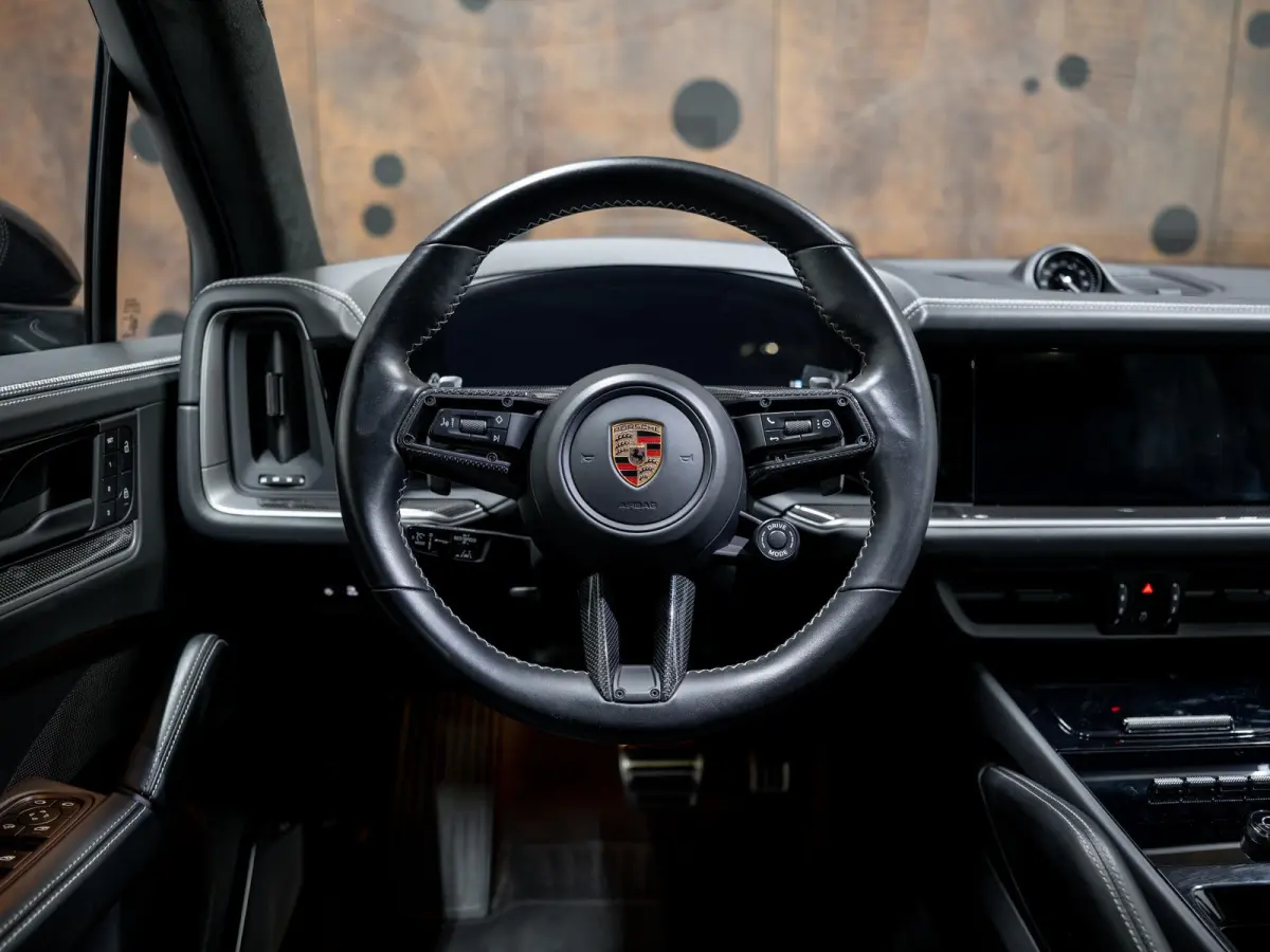 3.0 E-Hybrid | SportDesign | Burmester | PDCC | Achterasbest. | Trekhaak | Sportuitlaat |