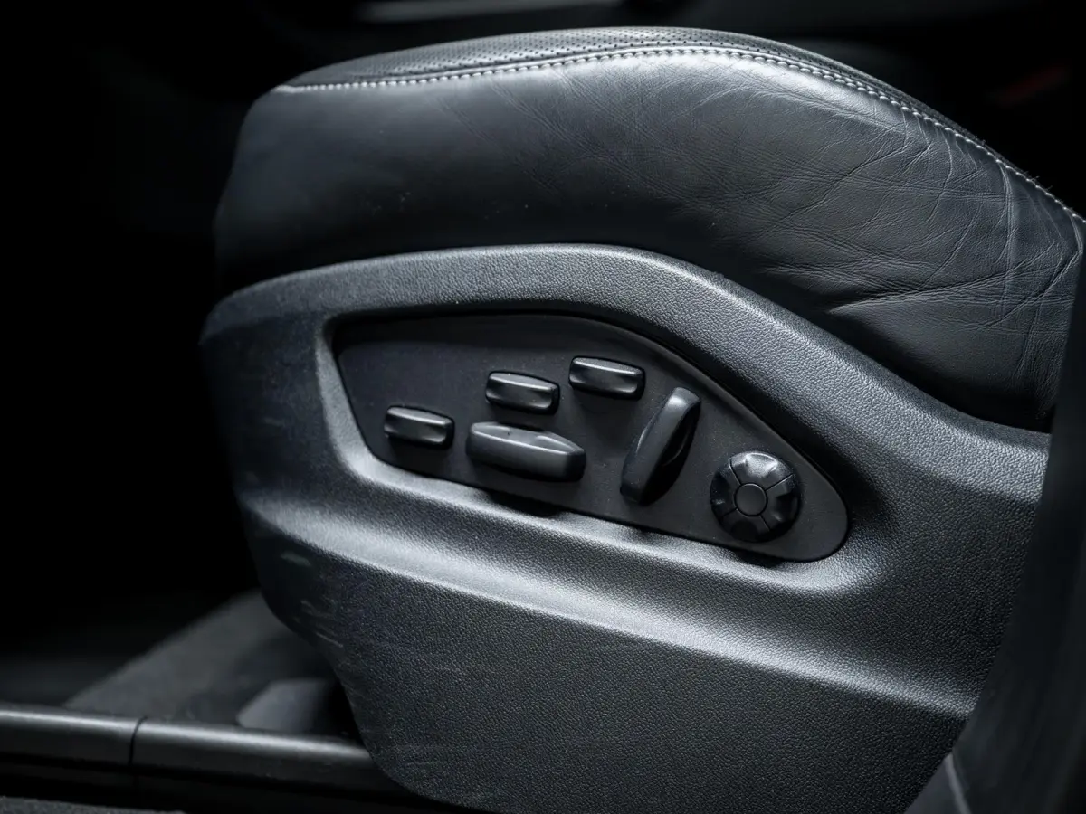 3.0 E-Hybrid | SportDesign | Burmester | PDCC | Achterasbest. | Trekhaak | Sportuitlaat |