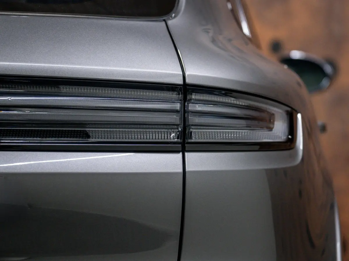 3.0 E-Hybrid | SportDesign | Burmester | PDCC | Achterasbest. | Trekhaak | Sportuitlaat |