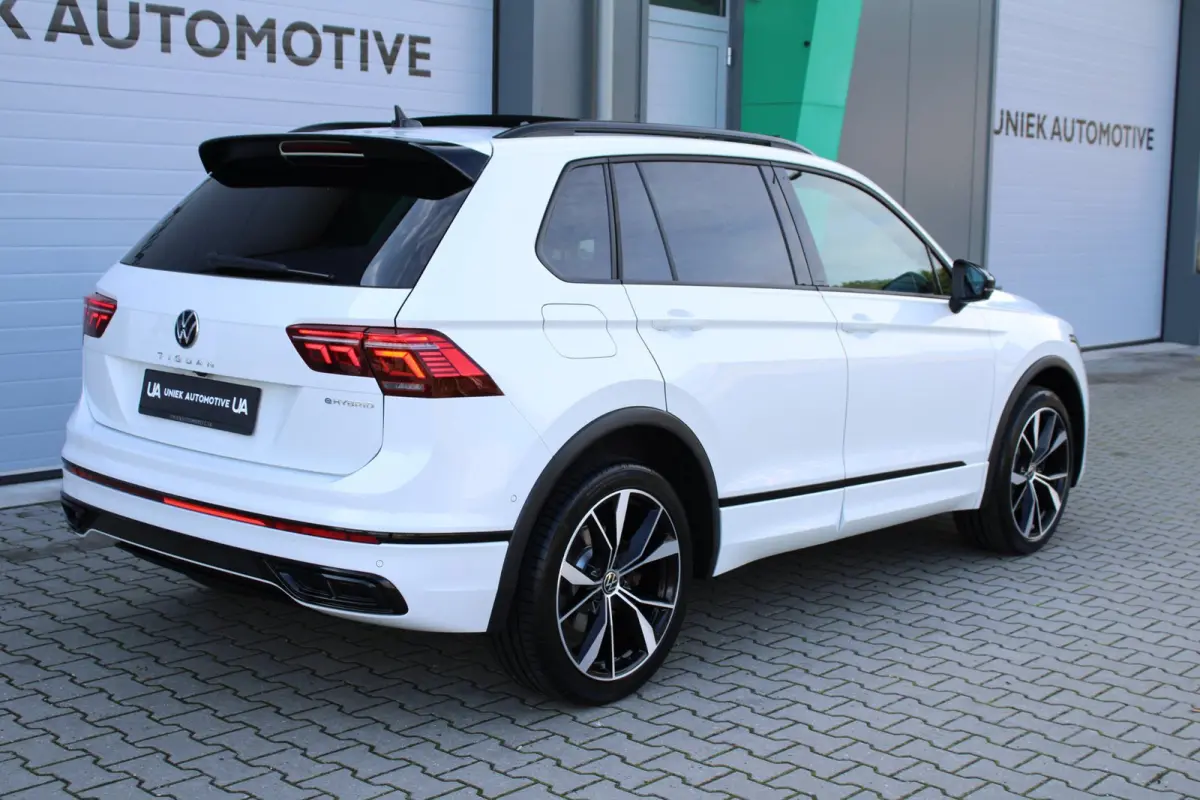 1.4 TSI eHybrid | 3 x R-LINE | LEDER | TREKHAAK | PANO | IQ LED MATRIX | CARPLAY | CAMERA | VIRTUAL | HEAD UP