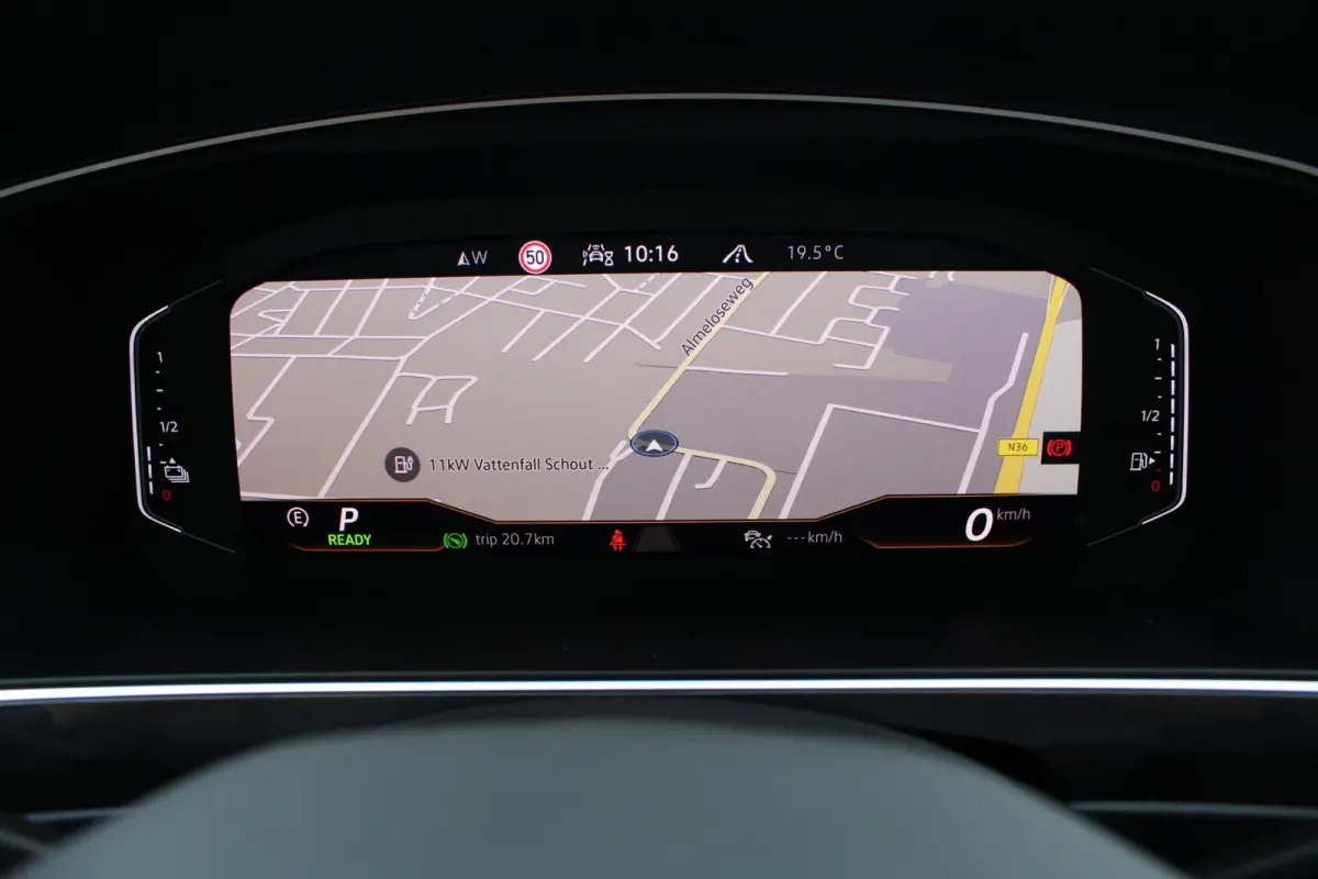 1.4 TSI eHybrid | 3 x R-LINE | LEDER | TREKHAAK | PANO | IQ LED MATRIX | CARPLAY | CAMERA | VIRTUAL | HEAD UP