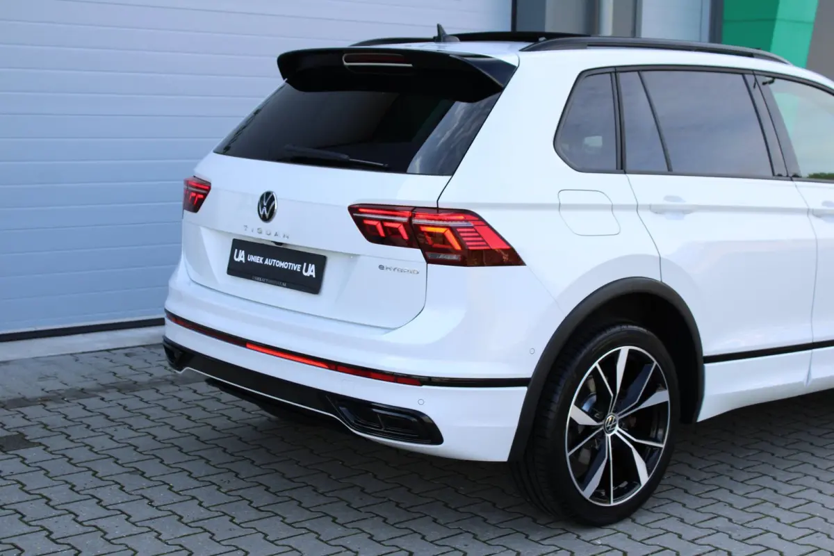 1.4 TSI eHybrid | 3 x R-LINE | LEDER | TREKHAAK | PANO | IQ LED MATRIX | CARPLAY | CAMERA | VIRTUAL | HEAD UP