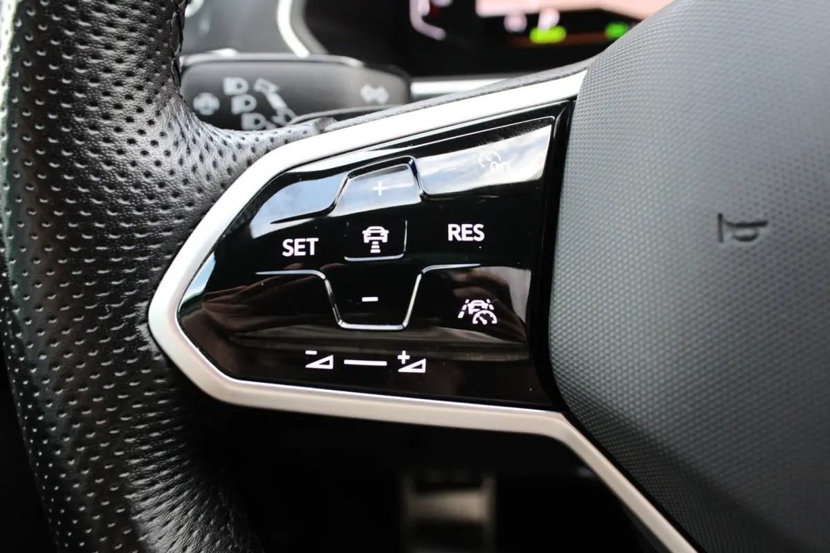 1.4 TSI eHybrid | 3 x R-LINE | LEDER | TREKHAAK | PANO | IQ LED MATRIX | CARPLAY | CAMERA | VIRTUAL | HEAD UP