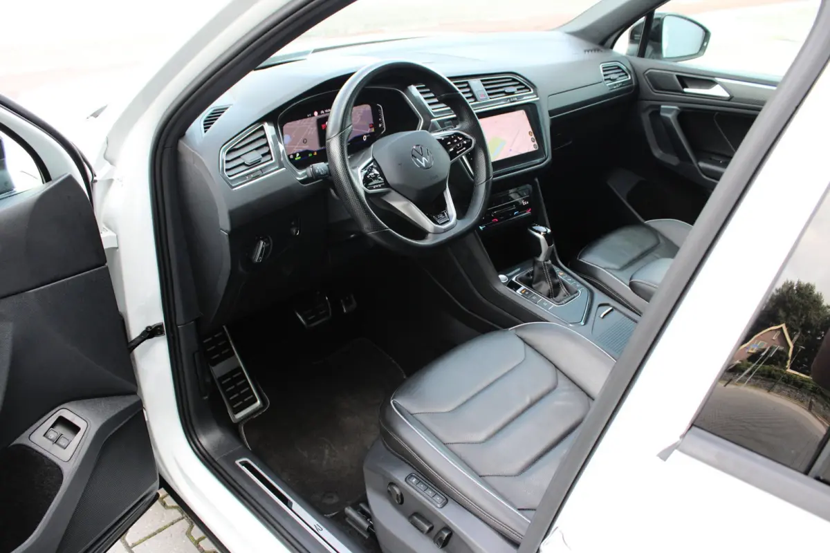1.4 TSI eHybrid | 3 x R-LINE | LEDER | TREKHAAK | PANO | IQ LED MATRIX | CARPLAY | CAMERA | VIRTUAL | HEAD UP