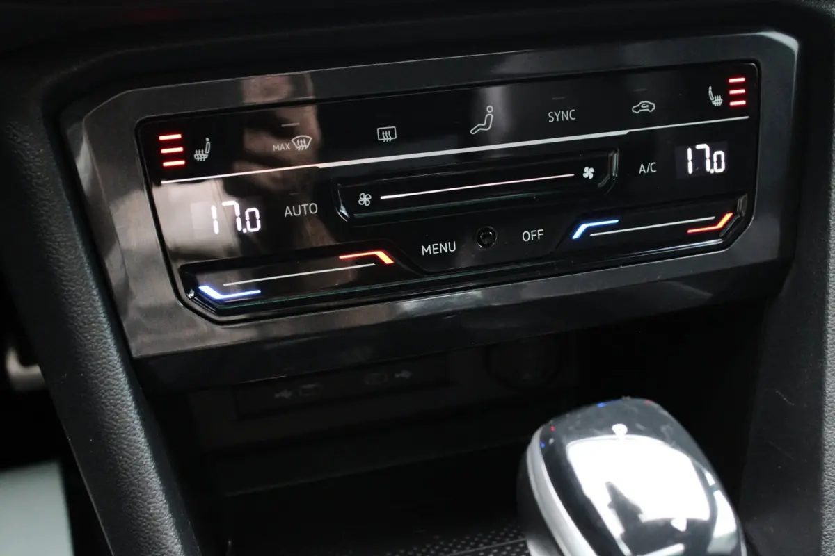 1.4 TSI eHybrid | 3 x R-LINE | LEDER | TREKHAAK | PANO | IQ LED MATRIX | CARPLAY | CAMERA | VIRTUAL | HEAD UP