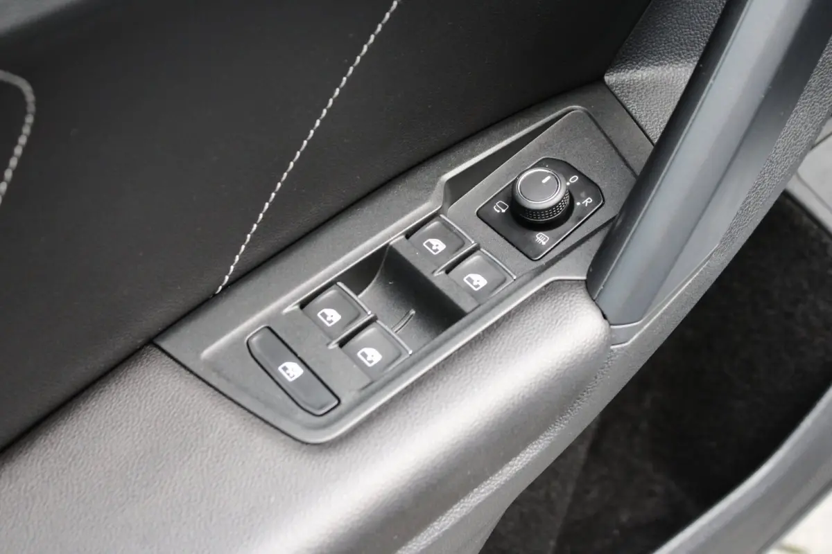 1.4 TSI eHybrid | 3 x R-LINE | LEDER | TREKHAAK | PANO | IQ LED MATRIX | CARPLAY | CAMERA | VIRTUAL | HEAD UP