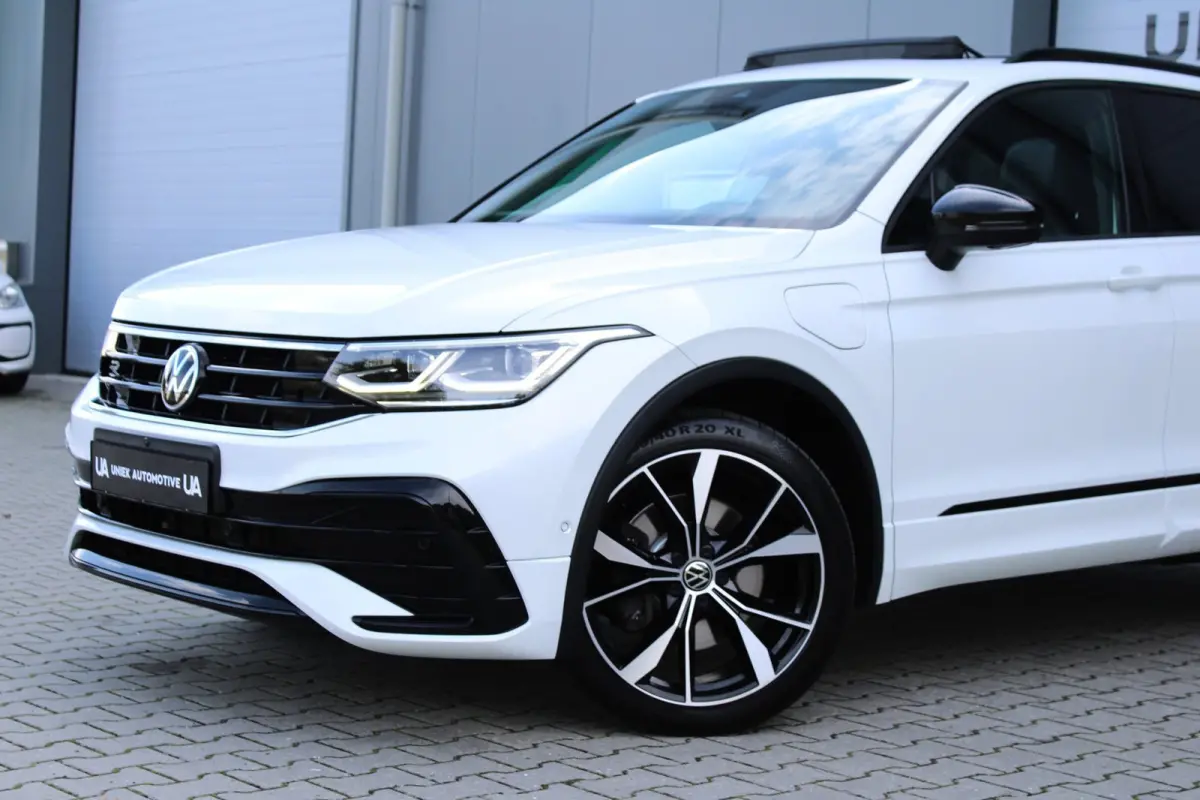 1.4 TSI eHybrid | 3 x R-LINE | LEDER | TREKHAAK | PANO | IQ LED MATRIX | CARPLAY | CAMERA | VIRTUAL | HEAD UP
