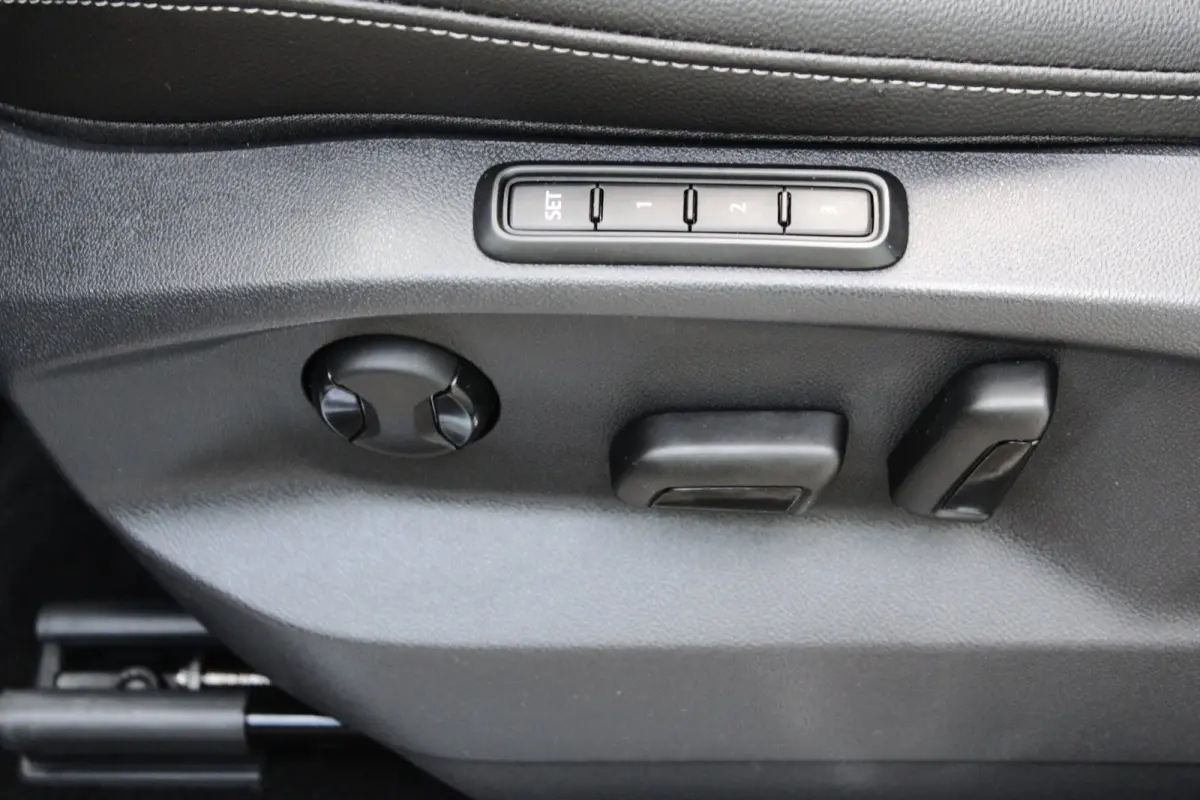 1.4 TSI eHybrid | 3 x R-LINE | LEDER | TREKHAAK | PANO | IQ LED MATRIX | CARPLAY | CAMERA | VIRTUAL | HEAD UP