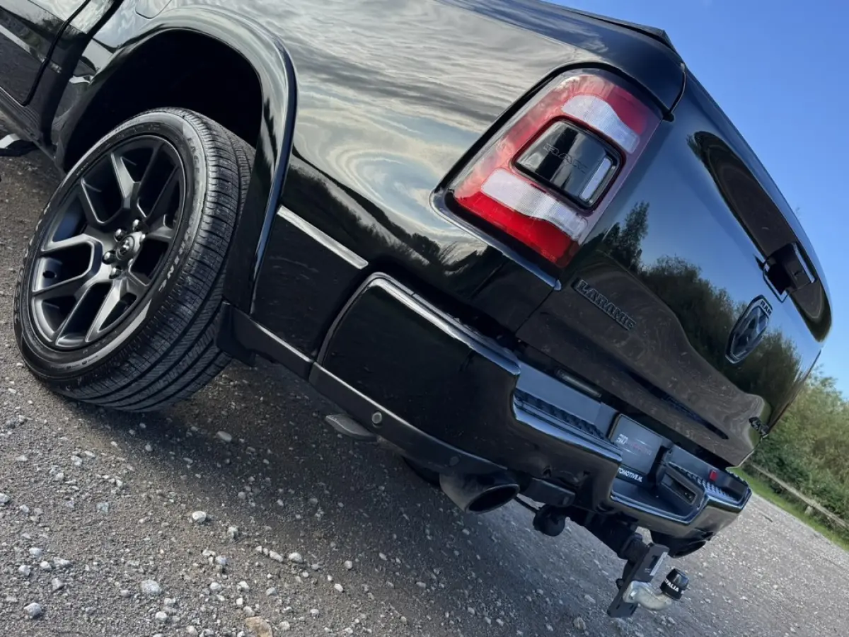 1500 LARAMIE NIGHT 5.7L V8, LAGE BIJTELLING, PANO, BLIS, H&K, ACC, 360, LUCHTV, LPG, BOMVOL!